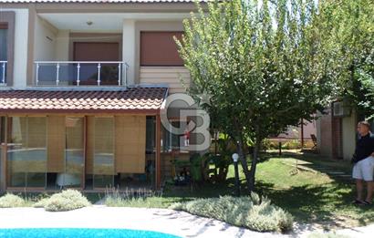 Urla Çeşmealtı'nda Havuzlu Site İçinde 3+1 Kiralık Villa