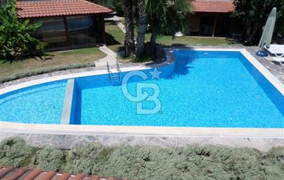 Urla Çeşmealtı'nda Havuzlu Site İçinde 3+1 Kiralık Villa