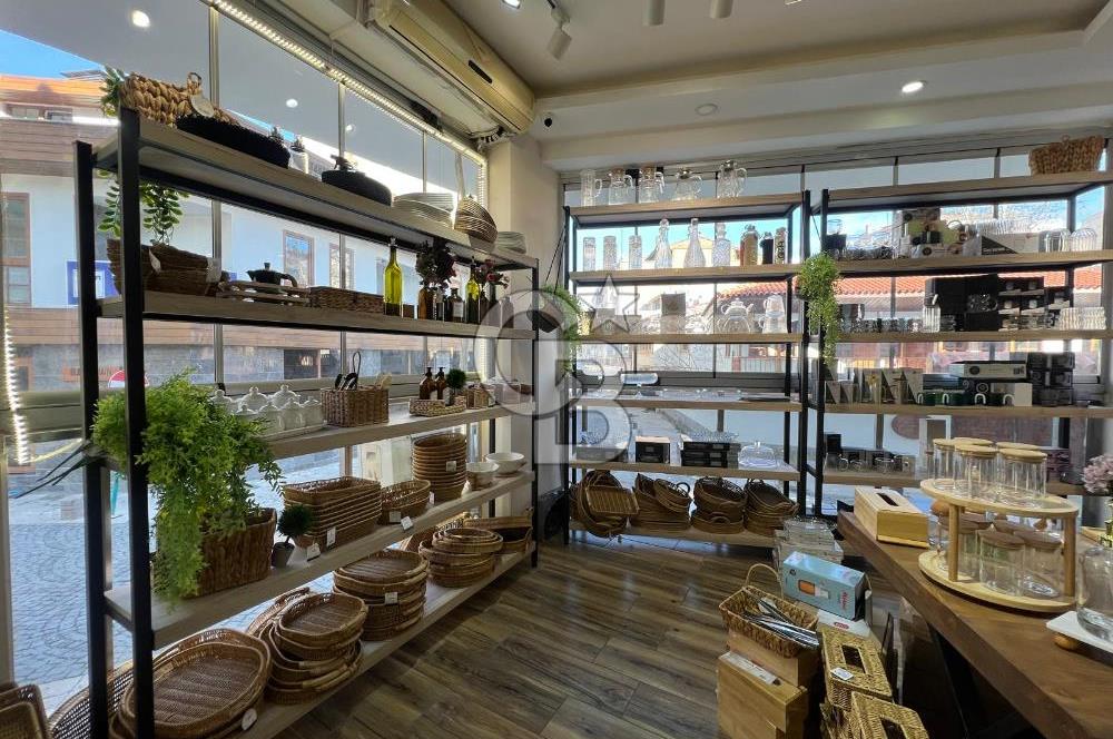 ÇAYBAŞI MH.de DEVREN KiRALIK BUTİK ZÜCCACİYE