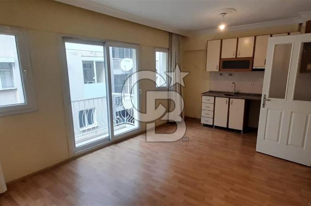 KARŞIYAKA MERKEZDE 1+1 KLASİK TEMİZ DAİRE