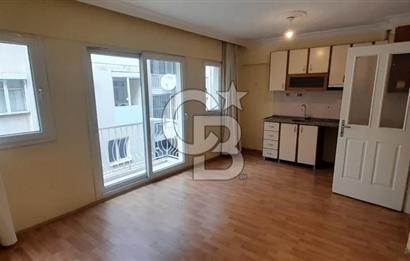 KARŞIYAKA MERKEZDE 1+1 KLASİK TEMİZ DAİRE