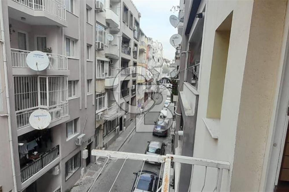 KARŞIYAKA MERKEZDE 1+1 KLASİK TEMİZ DAİRE