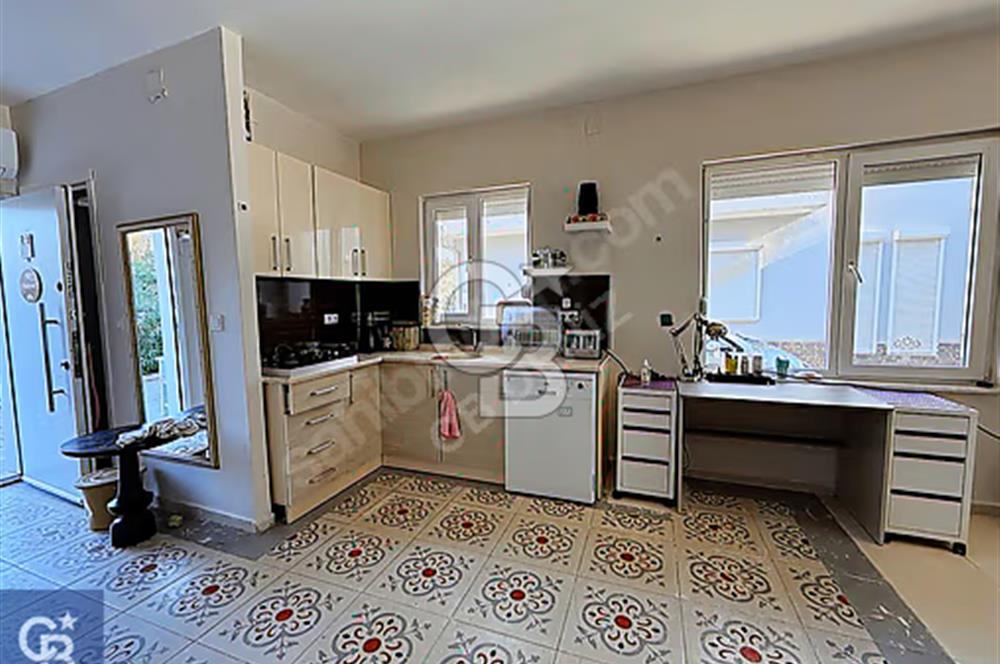 AYVALIK GÖMEÇTE DENİZE SIFIR SİTE İÇİ KIŞ BAHÇE DUBLEKS VİLLA