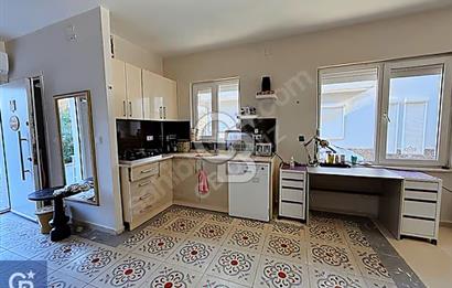 AYVALIK GÖMEÇTE DENİZE SIFIR SİTE İÇİ KIŞ BAHÇE DUBLEKS VİLLA