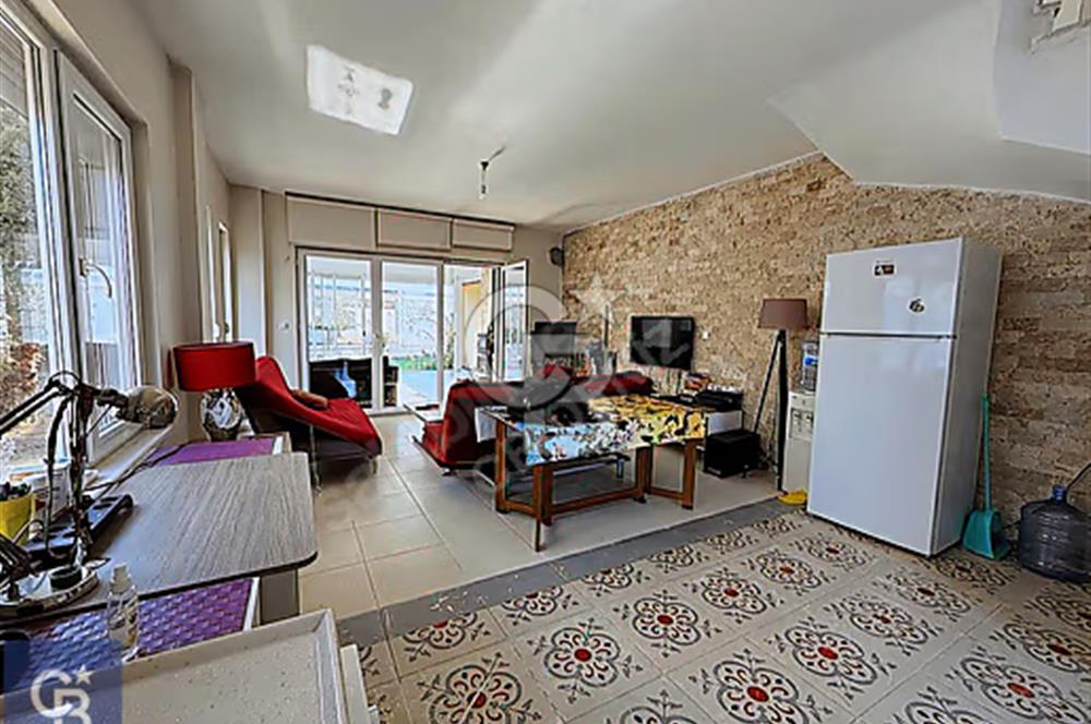 AYVALIK GÖMEÇTE DENİZE SIFIR SİTE İÇİ KIŞ BAHÇE DUBLEKS VİLLA