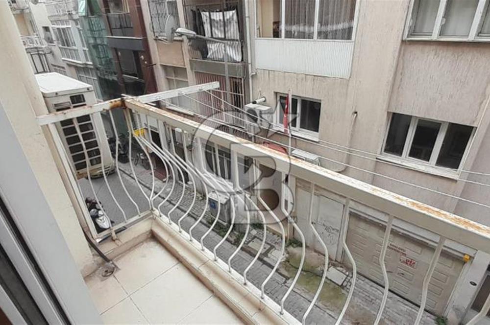 KARŞIYAKA MERKEZDE 1+1 KLASİK TEMİZ DAİRE