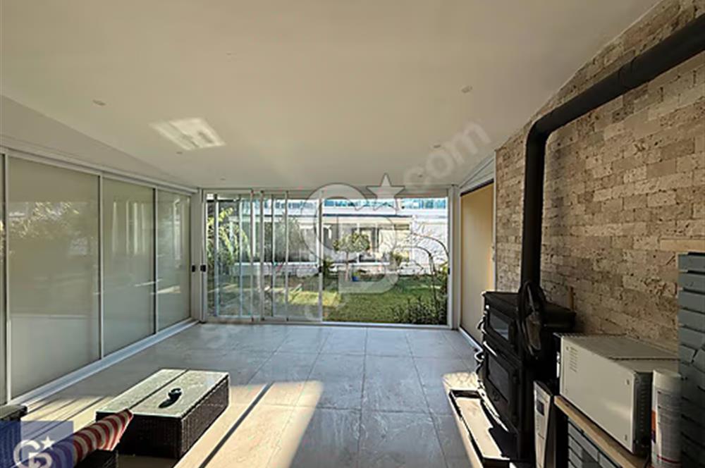 AYVALIK GÖMEÇTE DENİZE SIFIR SİTE İÇİ KIŞ BAHÇE DUBLEKS VİLLA