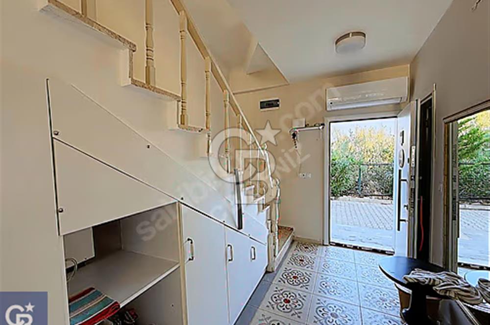 AYVALIK GÖMEÇTE DENİZE SIFIR SİTE İÇİ KIŞ BAHÇE DUBLEKS VİLLA