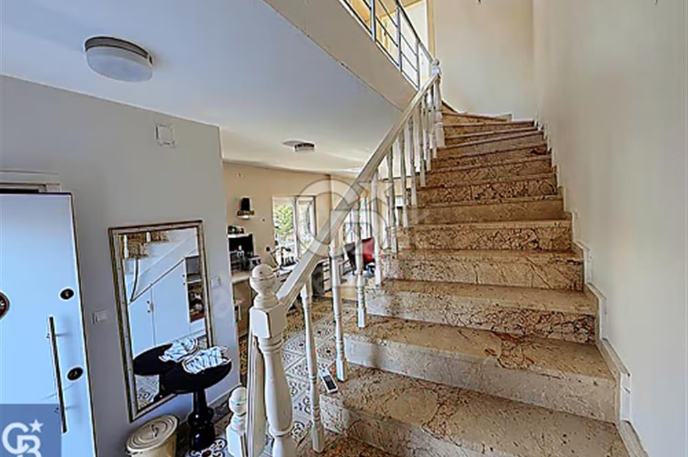 AYVALIK GÖMEÇTE DENİZE SIFIR SİTE İÇİ KIŞ BAHÇE DUBLEKS VİLLA