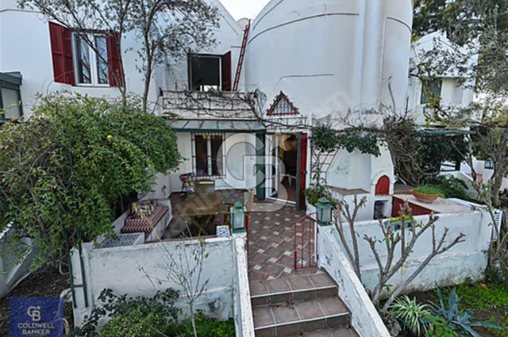 Ayvalığın İçinde Özel Tasarım Villa