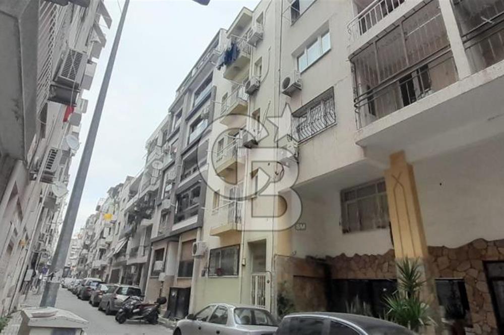 KARŞIYAKA MERKEZDE 1+1 KLASİK TEMİZ DAİRE