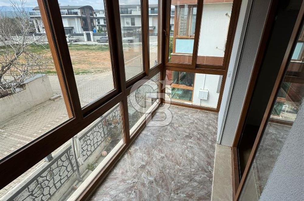 Mendereste Kış Bahçeli Modern Mimarili Havuzlu Triplex Villa