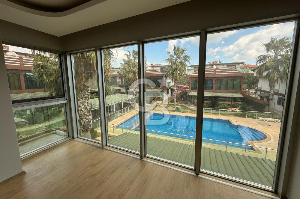 Mendereste Kış Bahçeli Modern Mimarili Havuzlu Triplex Villa