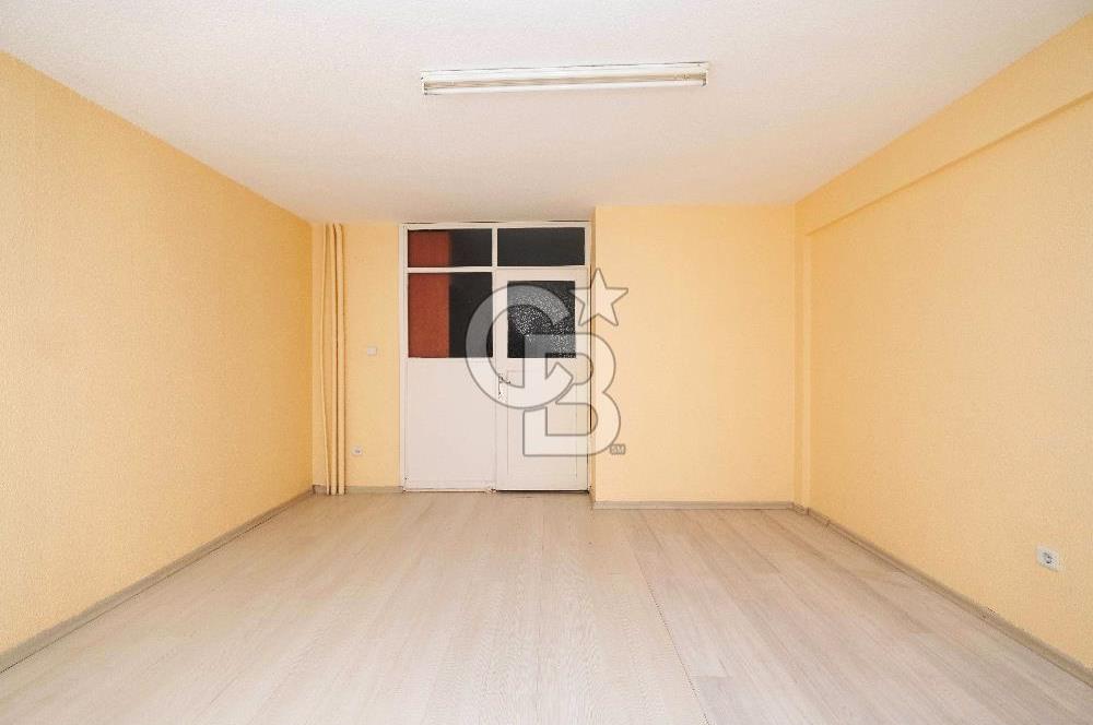 BAHARİYE CADDESİ’NDE GENÇ BİNADA TABELA DEĞERİ YÜKSEK OFİS