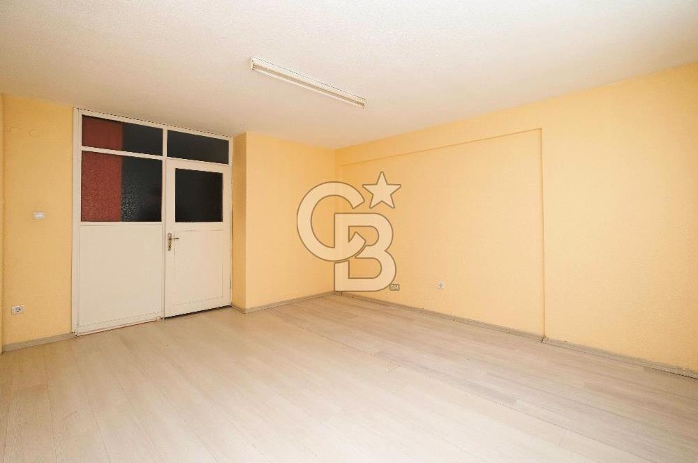 BAHARİYE CADDESİ’NDE GENÇ BİNADA TABELA DEĞERİ YÜKSEK OFİS