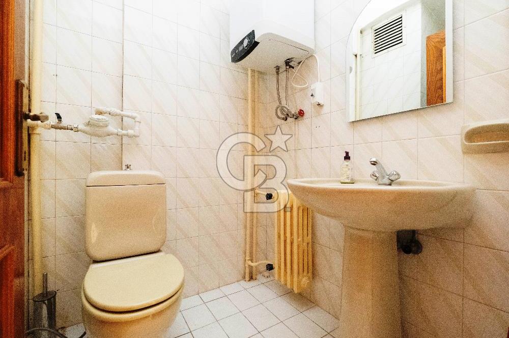 BAHARİYE CADDESİ’NDE GENÇ BİNADA TABELA DEĞERİ YÜKSEK OFİS