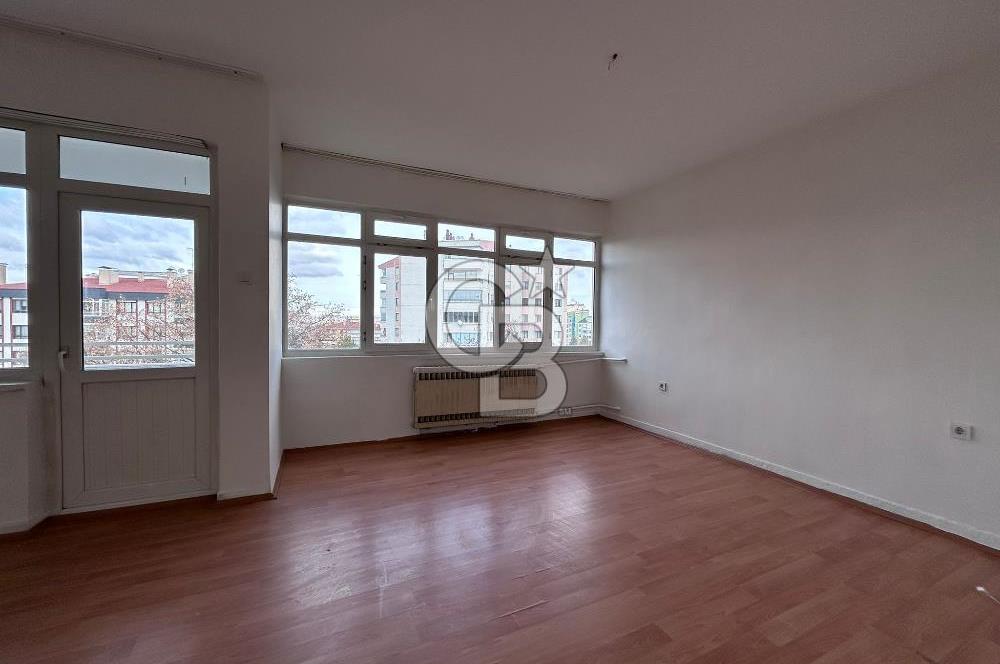 ÇANKAYA ÜMİTKÖY SİTESİNDE 3.KATTA YAPILI KİRALIK 3+1 DAİRE