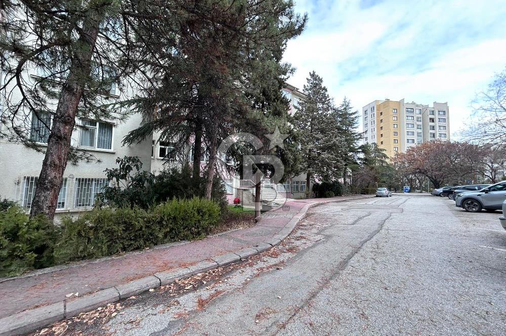 ÇANKAYA ÜMİTKÖY SİTESİNDE 3.KATTA YAPILI KİRALIK 3+1 DAİRE