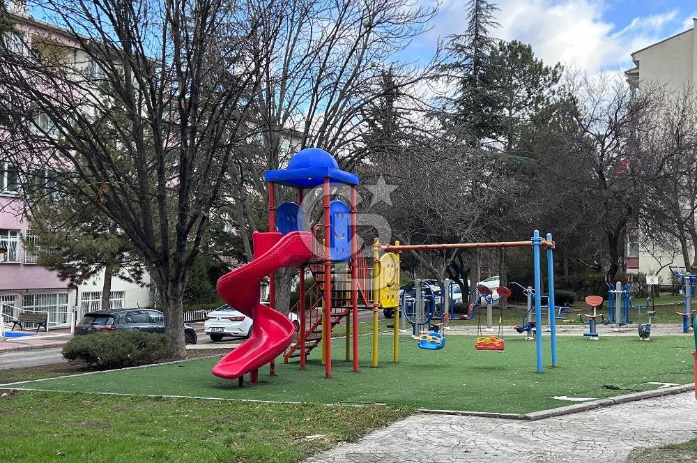 ÇANKAYA ÜMİTKÖY SİTESİNDE 3.KATTA YAPILI KİRALIK 3+1 DAİRE