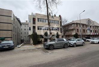 ÇETİN EMEÇ BULVARI KAPALI OTOPARKLI 110 m² 4 ODALI KİRALIK OFİS - 1 - 327396