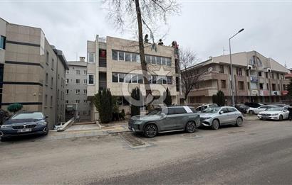 ÇETİN EMEÇ BULVARI KAPALI OTOPARKLI 110 m² 4 ODALI KİRALIK OFİS