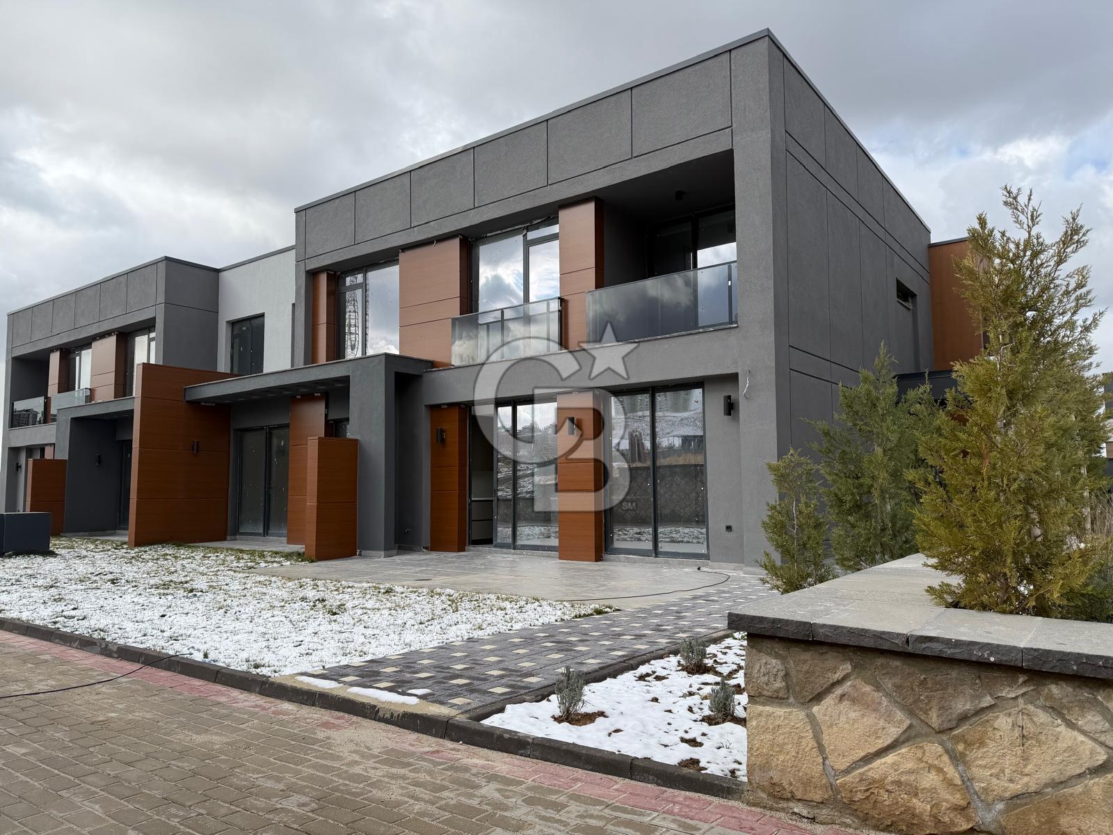ÇANKAYA BEYTEPE MAH. SİTE İÇİNDE TRİPLEKS 329M² 5,5+1 LÜKS VİLLA