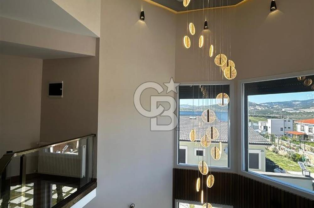 FOÇAKÖY'DE ÖZEL TASARIMLI SATILIK VİLLA 4+1