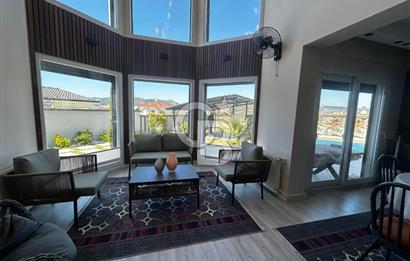 FOÇAKÖY'DE ÖZEL TASARIMLI SATILIK VİLLA 4+1