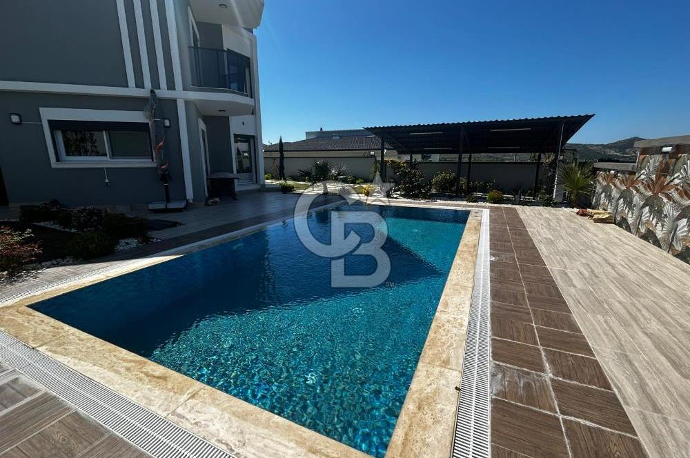 FOÇAKÖY'DE ÖZEL TASARIMLI SATILIK VİLLA 4+1