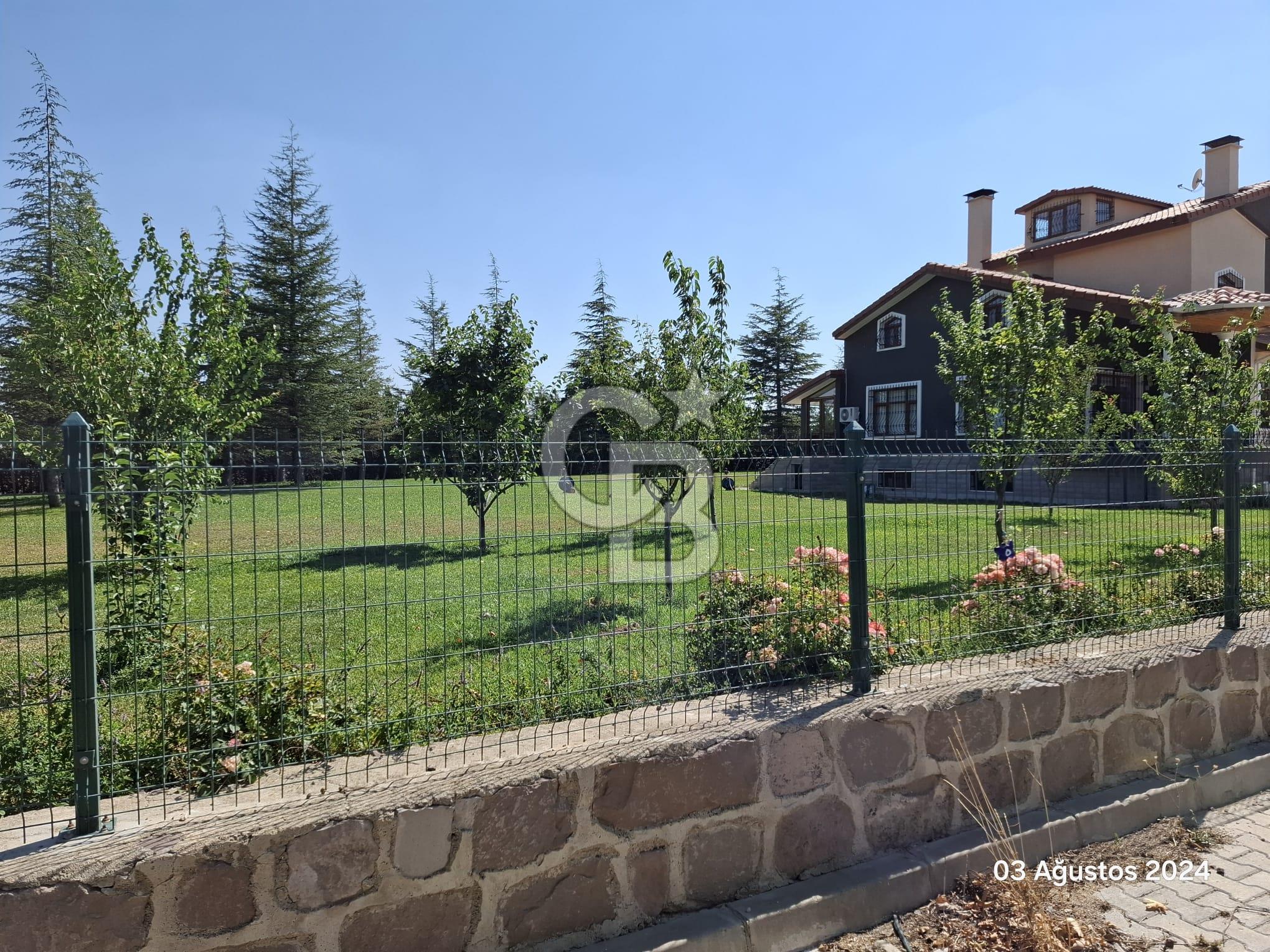 2.5 DÖNÜM ÜZERİNE YAPILI 440M2 İSKANLI DOĞALGAZLI SATILIK VİLLA