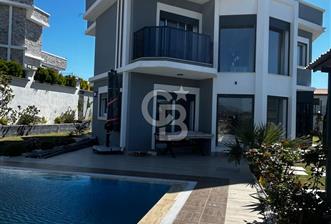 FOÇAKÖY'DE ÖZEL TASARIMLI SATILIK VİLLA 4+1 - 1 - 327487