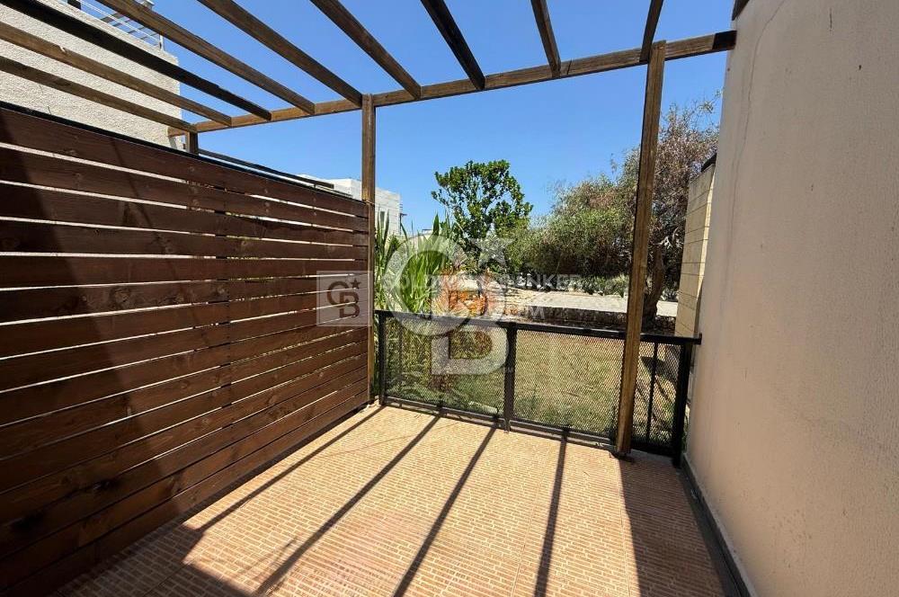 Girne Esentepe'de Yenilenmiş, Yatırıma Uygun Satılık  2+1 Daire   