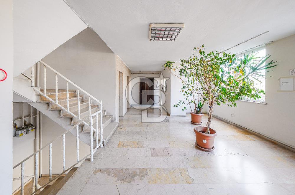 Küçükçekmece’de Prestijli Lokasyonda | 700 m² Kiralık Ofis / İşyeri