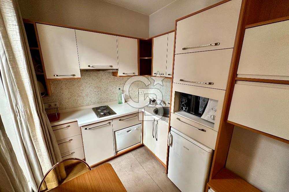 Şişhanede Tarihi Asansörlü Binada, Eşyalı, 1+1 Kiralık Daire