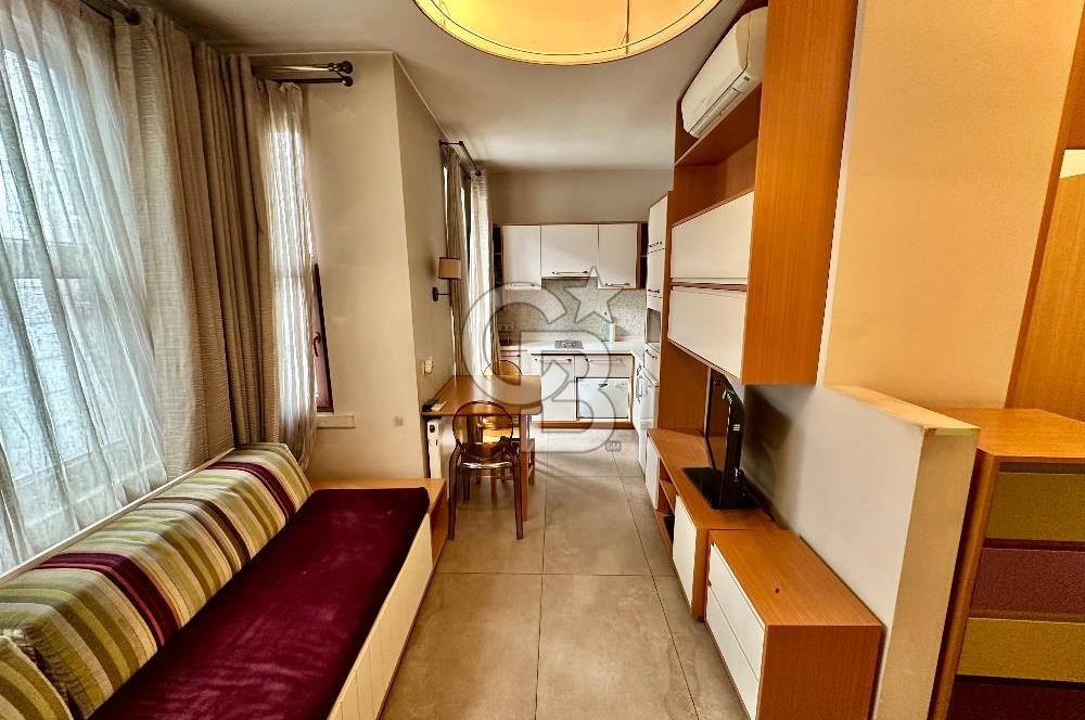 Şişhanede Tarihi Asansörlü Binada, Eşyalı, 1+1 Kiralık Daire