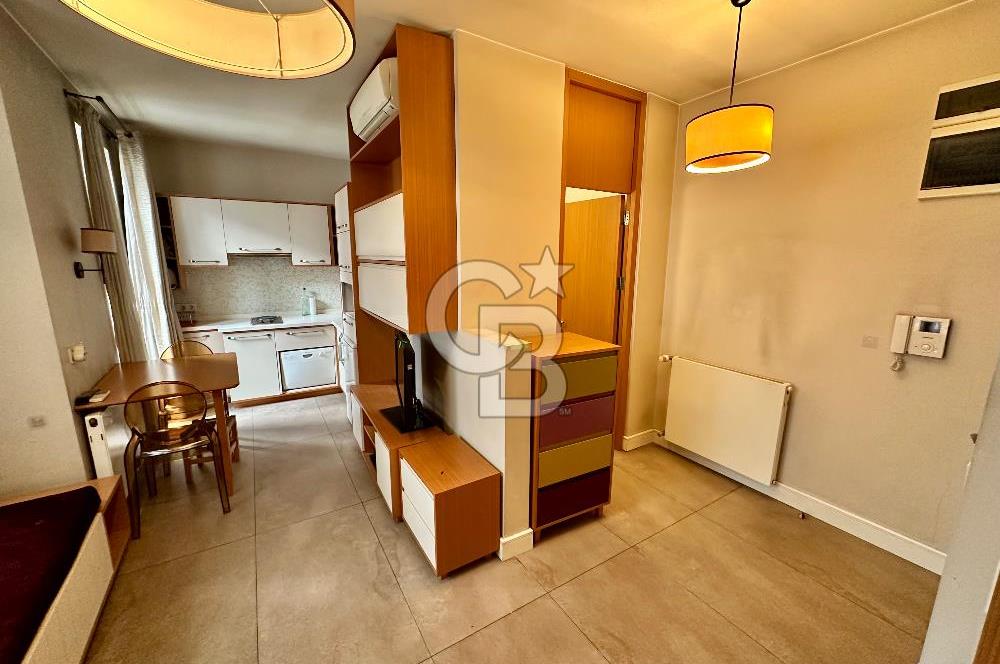 Şişhanede Tarihi Asansörlü Binada, Eşyalı, 1+1 Kiralık Daire