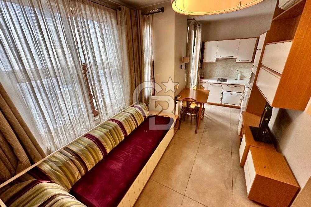 Şişhanede Tarihi Asansörlü Binada, Eşyalı, 1+1 Kiralık Daire