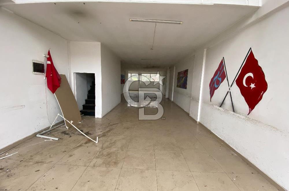 ARSİN YEŞİLYALI'DA YOLA CEPHELİ GALERİ KATLI KİRALIK DÜKKAN