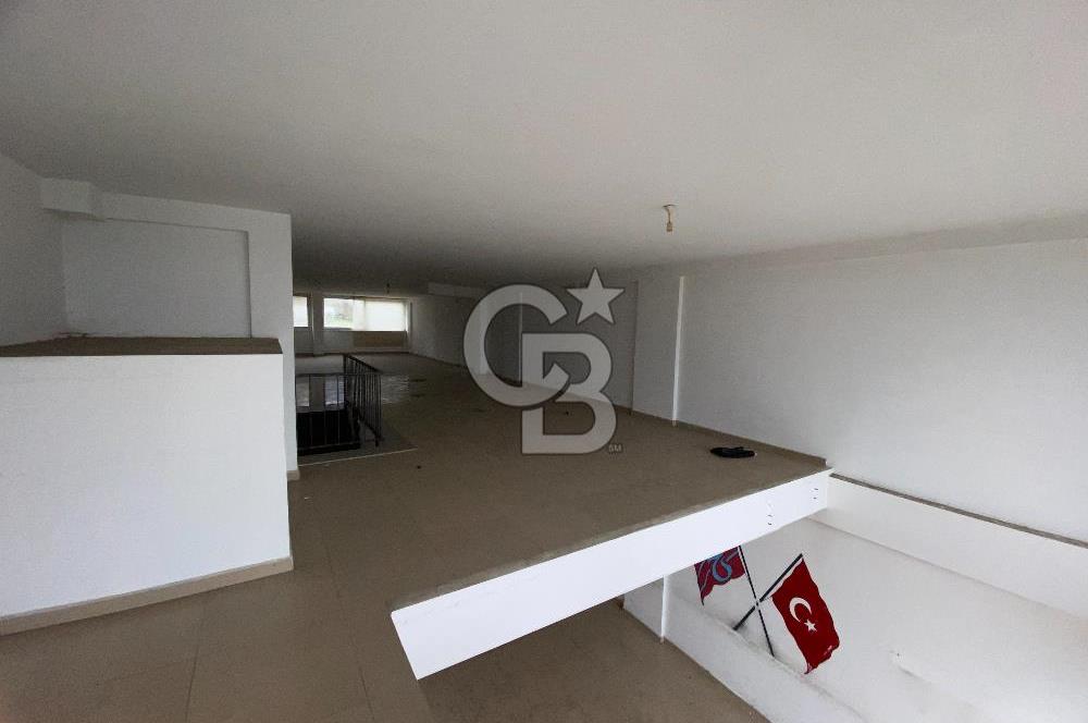 ARSİN YEŞİLYALI'DA YOLA CEPHELİ GALERİ KATLI KİRALIK DÜKKAN