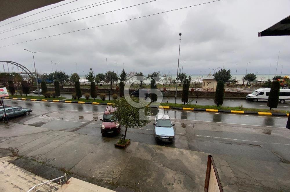 ARSİN YEŞİLYALI'DA YOLA CEPHELİ GALERİ KATLI KİRALIK DÜKKAN