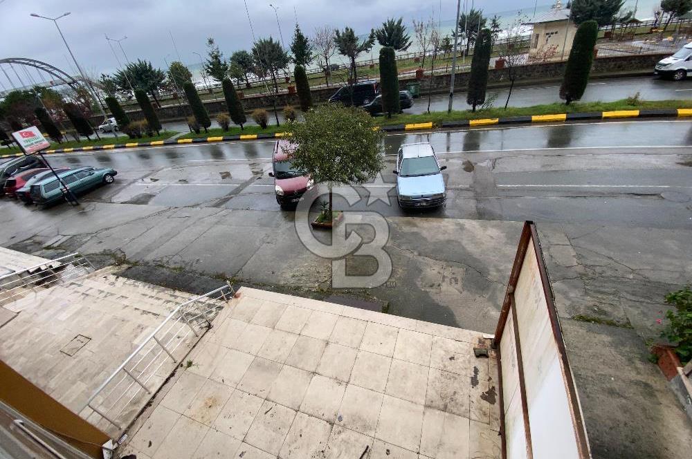 ARSİN YEŞİLYALI'DA YOLA CEPHELİ GALERİ KATLI KİRALIK DÜKKAN