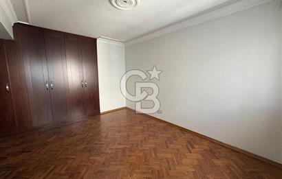 Bostanlı Tramvay Yolunda Geniş Balkonlu Kiralık 3+1 Ofis