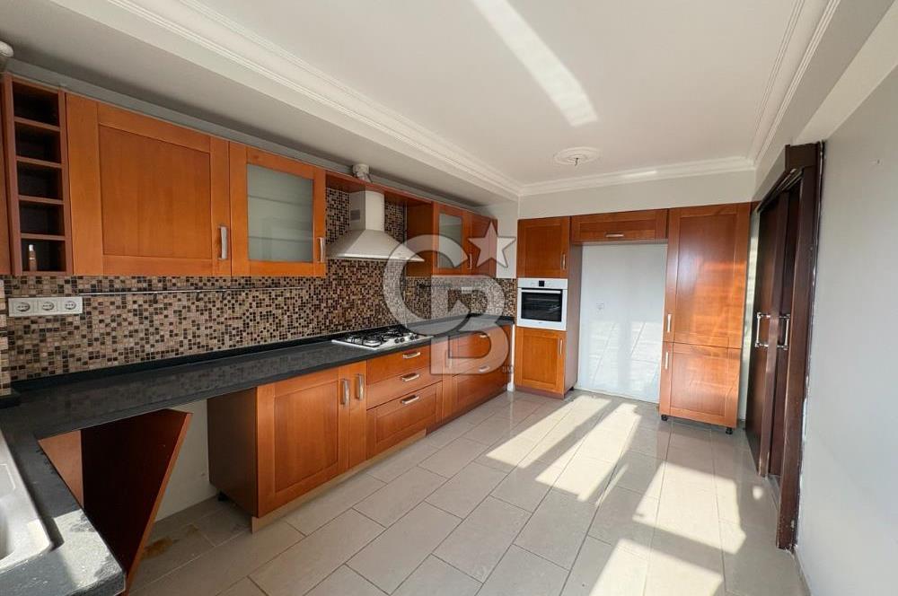 Bostanlı Tramvay Yolunda Geniş Balkonlu Kiralık 3+1 Ofis