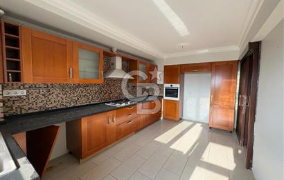 Bostanlı Tramvay Yolunda Geniş Balkonlu Kiralık 3+1 Ofis