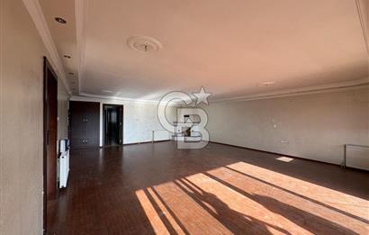 Bostanlı Tramvay Yolunda Geniş Balkonlu Kiralık 3+1 Ofis