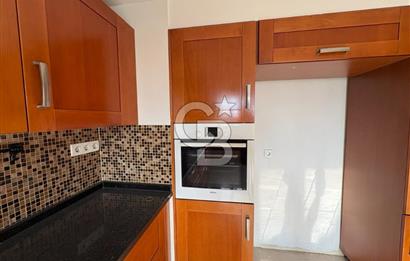 Bostanlı Tramvay Yolunda Geniş Balkonlu Kiralık 3+1 Ofis