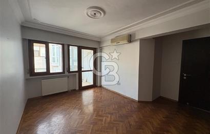 Bostanlı Tramvay Yolunda Geniş Balkonlu Kiralık 3+1 Ofis