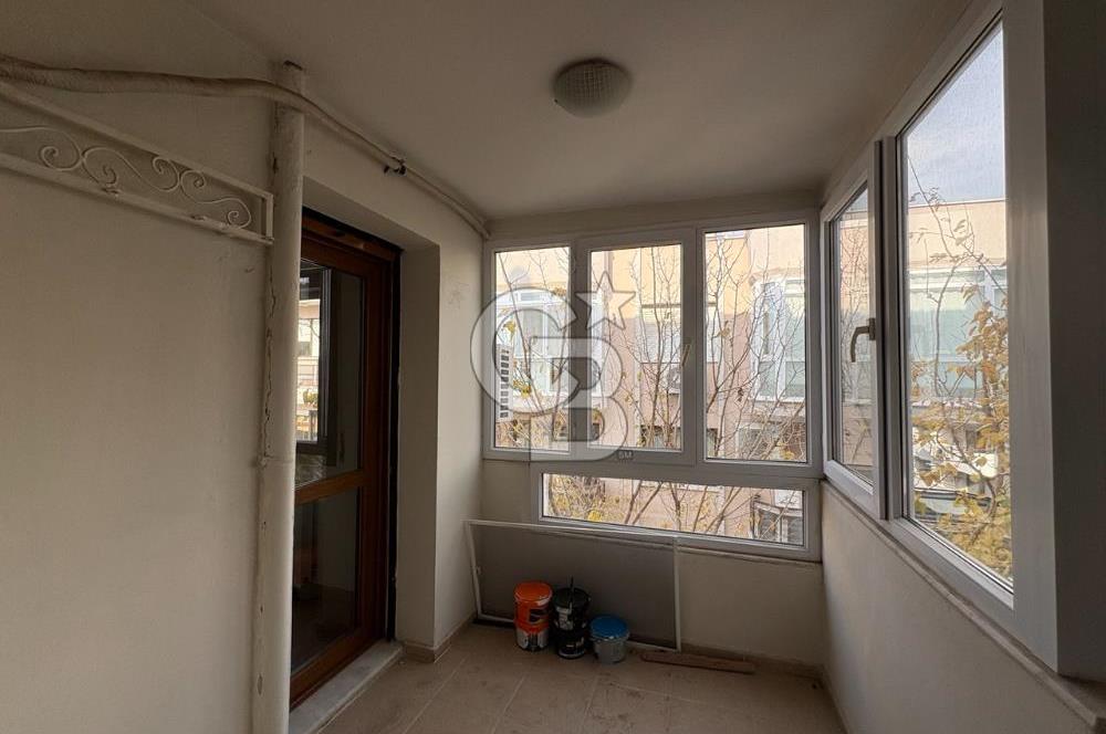 Bostanlı Tramvay Yolunda Geniş Balkonlu Kiralık 3+1 Ofis