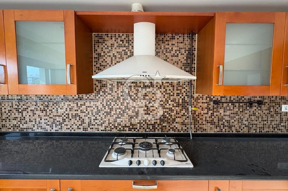 Bostanlı Tramvay Yolunda Geniş Balkonlu Kiralık 3+1 Ofis