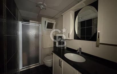 Bostanlı Tramvay Yolunda Geniş Balkonlu Kiralık 3+1 Ofis